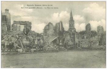 Carte postale ancienne 55 beauzee sur aire soldats dans les ruines
