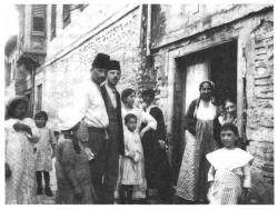 famille juive dans quartier-juif-.jpg